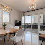 Angelus Apartment
