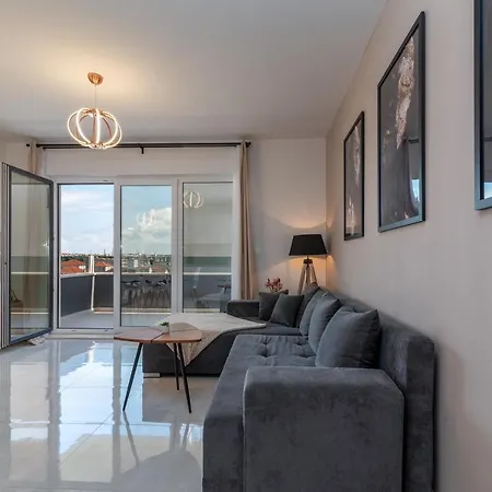 Angelus Apartment