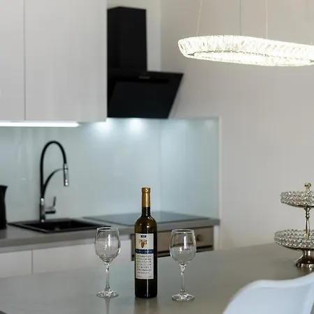 Angelus Apartment